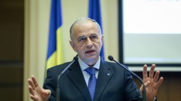 Prezidențiabilii se întrec în gafe. Ciolacu ia medidații la engleză și economie iar Geoană i-a urat sănătate Regelui Mihai