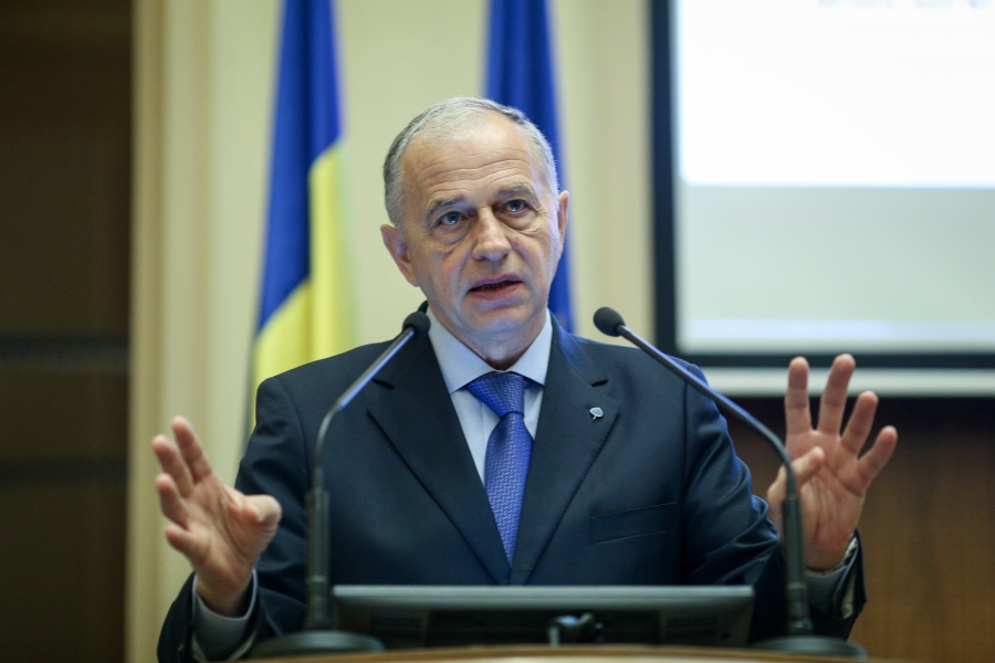 Prezidențiabilii se întrec în gafe. Ciolacu ia medidații la engleză și economie iar Geoană i-a urat sănătate Regelui Mihai