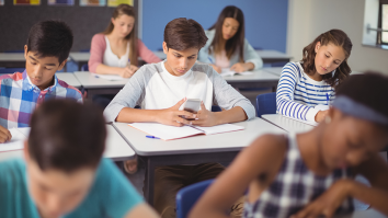 STUDIU. Utilizarea timpurie a smartphone-urilor crește riscul de obezitate. La copiii de 12 ani, timpul petrecut în fața ecranului telefonului crește riscul de depresie cu 31%