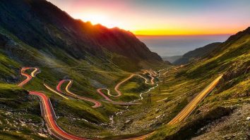Ce drumuri spectaculoase vizitezi toamna aceasta? Transfăgărășan e considerat unul dintre cele mai frumoase trasee din Europa