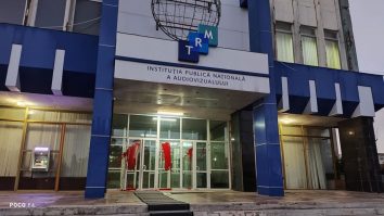 Sediul televiziunii de stat din Republica Moldova a fost vandalizat de un grup antrenat la Moscova