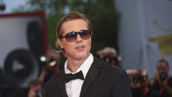 Ce pelicule vezi la Festivalul de Film de la Veneția? „Wolfs”, cu Brad Pitt și George Clooney, a avut premiera