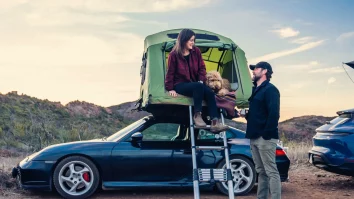 Un Porsche 911 a devenit mașina perfectă pentru camping. Ce destinații din natură te așteaptă pentru un camping de neuitat