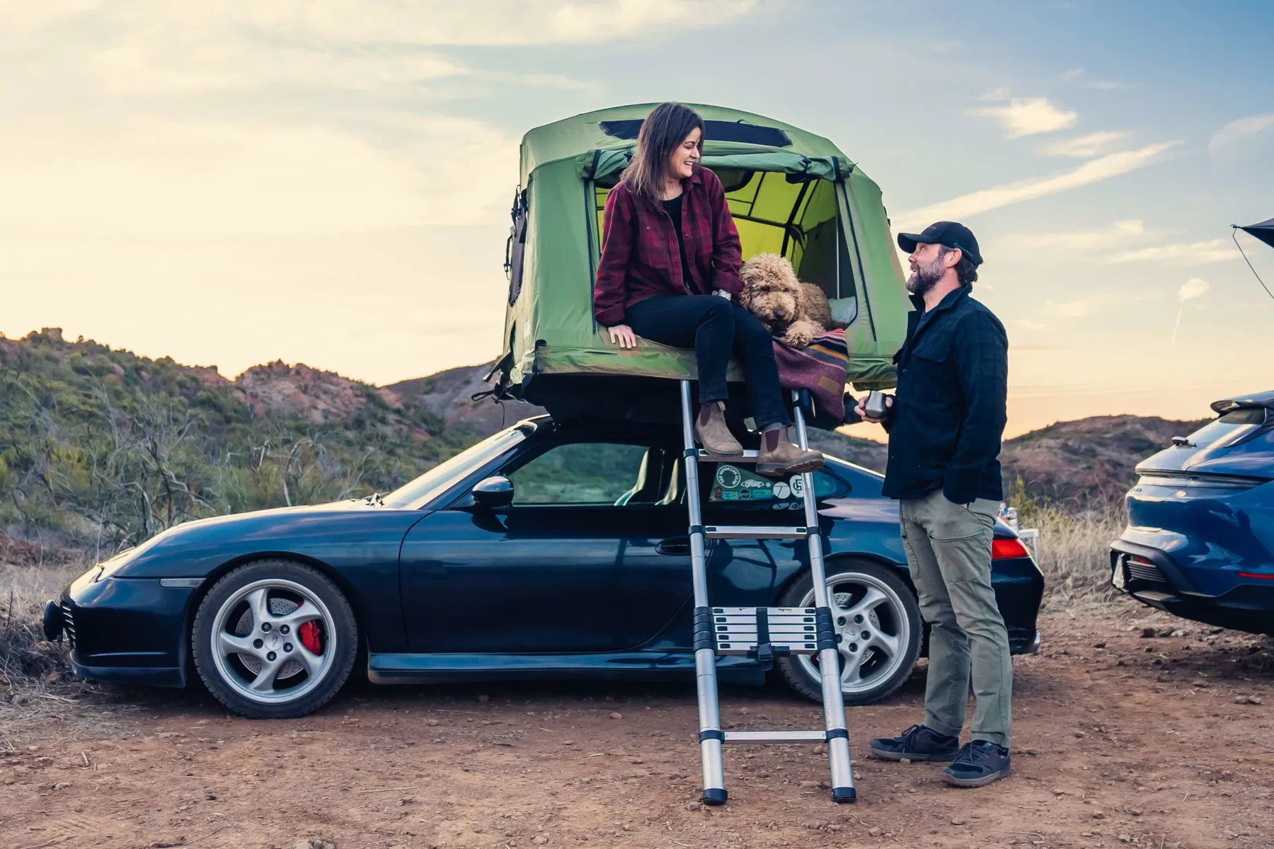 Un Porsche 911 a devenit mașina perfectă pentru camping. Ce destinații din natură te așteaptă pentru un camping de neuitat