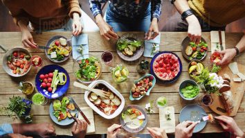 STUDIU. Pofta vine mâncând. Consumul de lăcuste te ajută să dormi mai bine și să fii mai sănătos