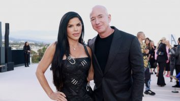 Ce recenzie a lăsat Jeff Bezos pentru cartea „The Fly who Flew to Space”, scrisă de logodnica sa, Lauren Sanchez? Miliardarul a dat și 5 stele pe Amazon