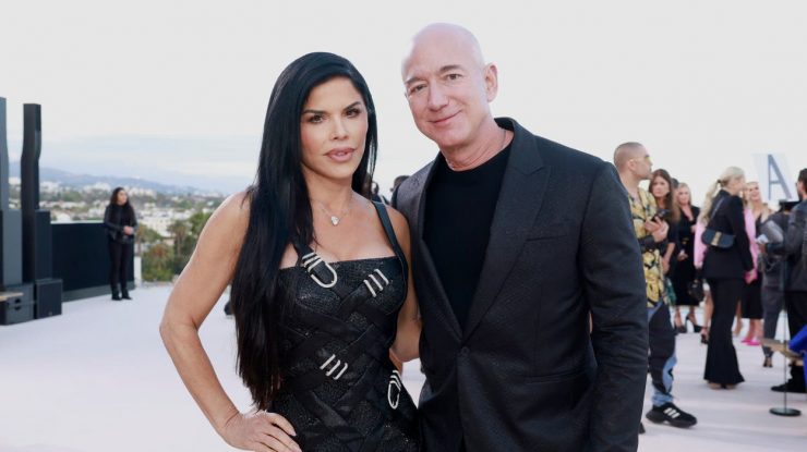 Ce recenzie a lăsat Jeff Bezos pentru cartea „The Fly who Flew to Space”, scrisă de logodnica sa, Lauren Sanchez? Miliardarul a dat și 5 stele pe Amazon