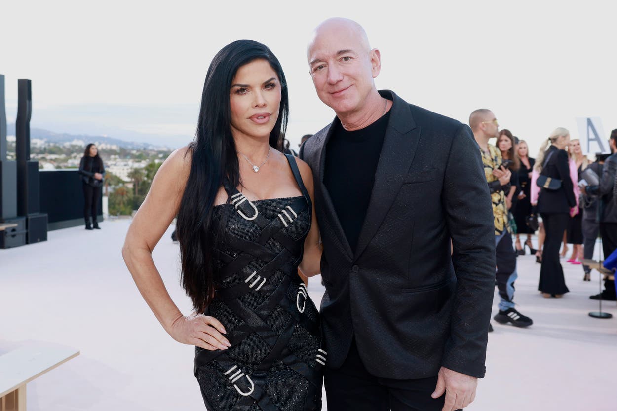 Ce recenzie a lăsat Jeff Bezos pentru cartea „The Fly who Flew to Space”, scrisă de logodnica sa, Lauren Sanchez? Miliardarul a dat și 5 stele pe Amazon