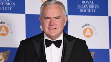 Procurorul general este presat să facă apel împotriva sentinței „blânde” pentru Huw Edwards. Fostul prezentator este acuzat de posesie de imagini indecente