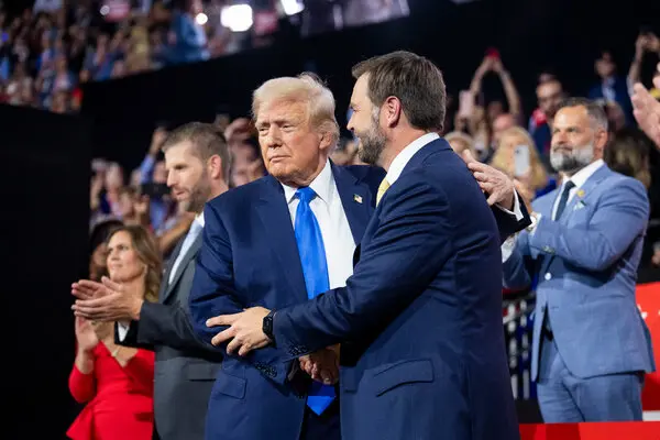 BREAKING NEWS: Trump plănuiește să înghețe războiul din Ucraina și să refuze aderarea țării la NATO, dezvăluie J.D. Vance