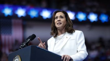 Kamala Harris are o armă și nu îi e frică să o folosească: „Oricine îmi sparge casa va fi împușcat”