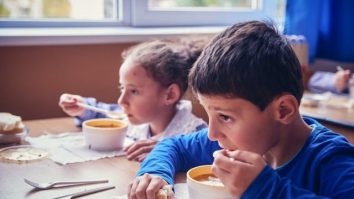 Ministrul Educației, Ligia Deca, spune că, în prezent, o școală din trei oferă elevilor o masă caldă în timpul programului