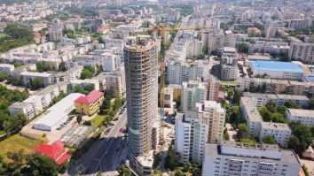 Prețurile imobiliarelor din Cluj rivalizează cu New York. Un penthouse de 210 mp în West City Tower costă 800.000 de euro