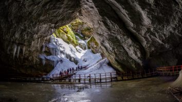 Schimbările climatice afectează și România. Ghețarul de la Scărișoara se topește