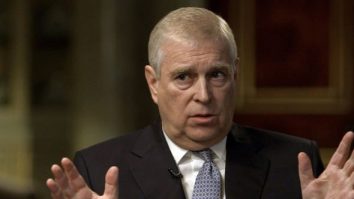 Regele Charles „nu a fost dezamăgit” de controversatul interviu al Prințului Andrew cu Emily Maitlis. Când poți viziona docudrama „A Very Royal Scandal”