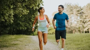 Vrei o memorie mai bună? Studiile arată că obiceiurile matinale precum exercițiile fizice stimulează funcțiile cognitive