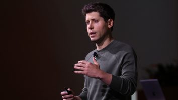 Sam Altman lansează Worldcoin. Cum vei fi identificat pe baza irisului ocular
