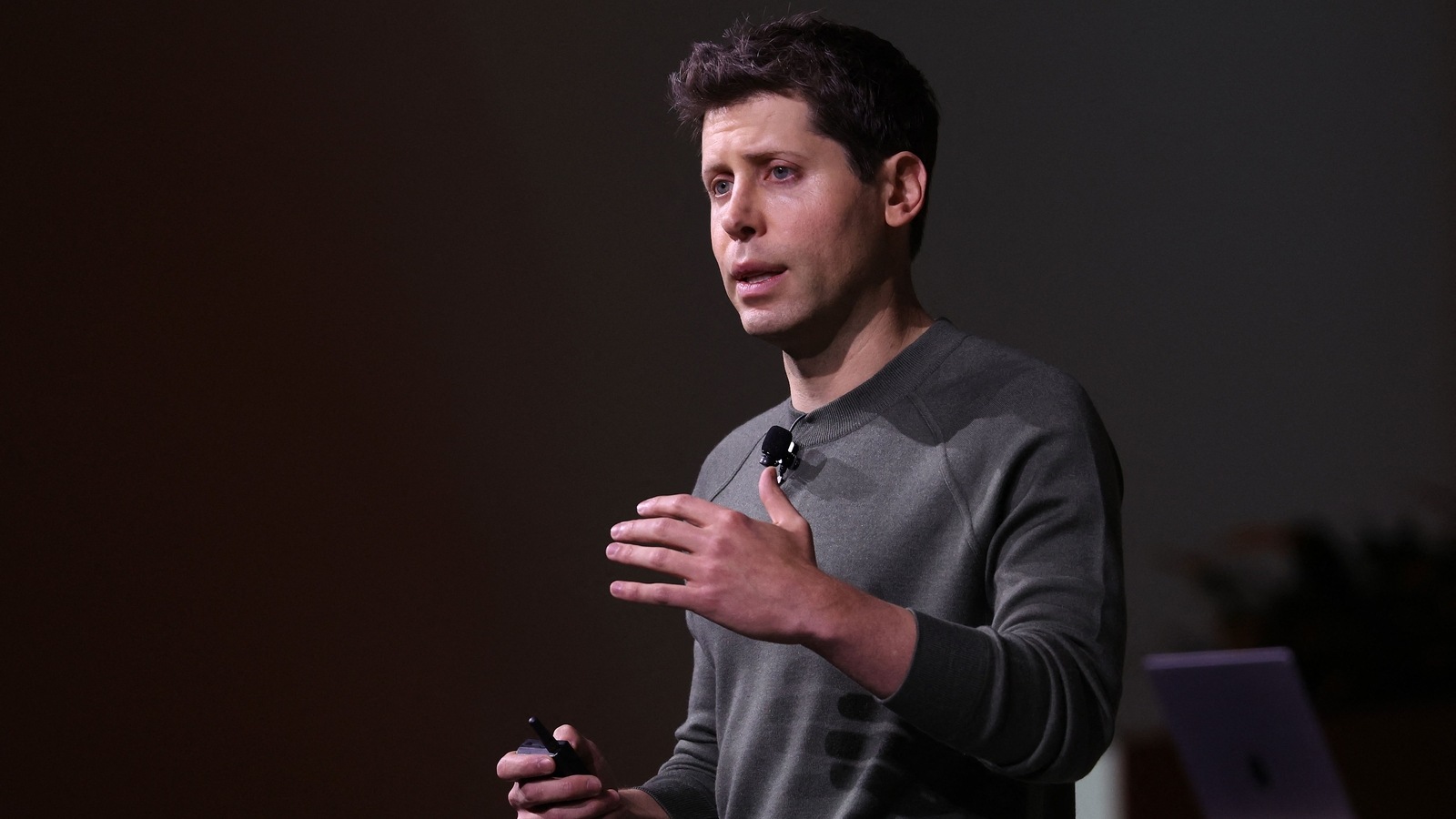 Sam Altman lansează Worldcoin. Cum vei fi identificat pe baza irisului ocular