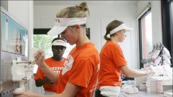 Lipsa consilierii de carieră și experienței practice îngreunează accesul tinerilor pe piața muncii