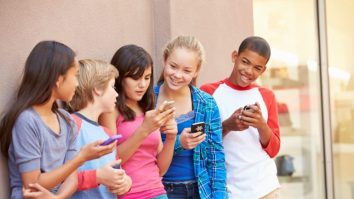 Suedia interzice accesul la telefon copiilor sub doi ani. Cât de nociv este timpul petrecut în fața ecranelor și ce recomandări au fost implementate