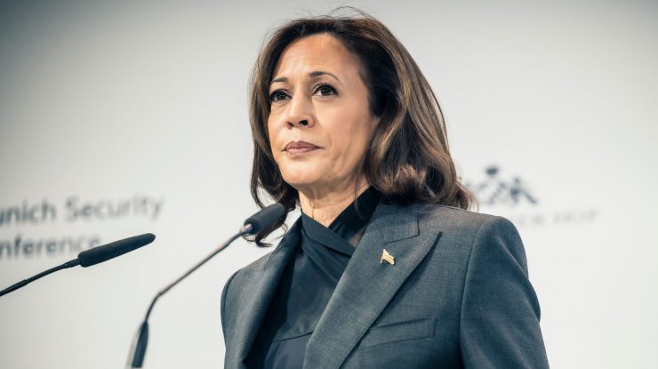 Kamala Harris afirmă, după dezbatere, că alegătorii ar trebui să se asigure că Donald Trump „nu mai poate avea acel microfon”