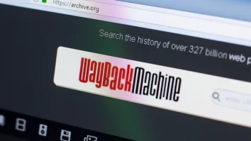 Google integrează funcția Wayback Machine. Utilizatorii pot vedea versiuni vechi ale paginilor direct din rezultatele căutărilor