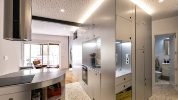 Structura triunghiulară. Cum a reușit un arhitect spaniol să creeze iluzia de spațiu într-o casă de 60 de metri pătrați