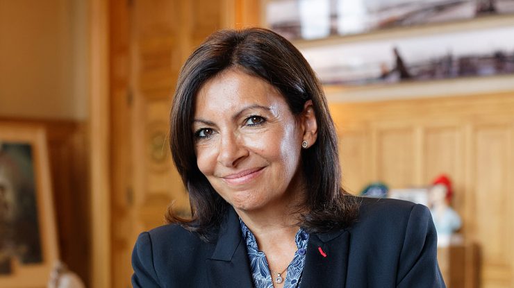 Anne Hidalgo este criticată de rivalii săi după ce a propus păstrarea inelelor olimpice pe Turnul Eiffel până în 2028