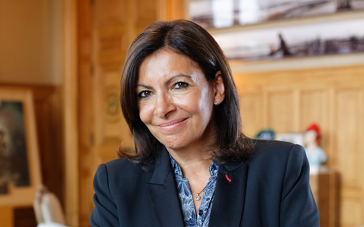 Anne Hidalgo este criticată de rivalii săi după ce a propus păstrarea inelelor olimpice pe Turnul Eiffel până în 2028