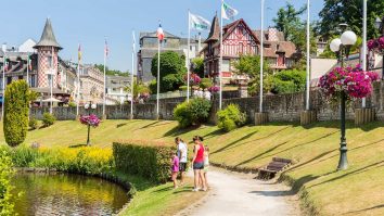 Care este destinația potrivită pentru a te relaxa? Bagnoles de l’Orne are 70 de rute de alergare, plimbări pe jos sau cu bicicleta