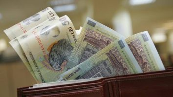 66% dintre adolescenţi primesc bani de la părinţii lor. Ce buget au lunar