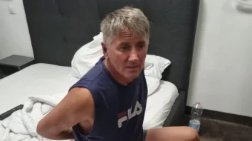 Bărbatul care a provocat un incendiu la Palatul Parlamentului a fost prins de polițiști. Unde era cazat