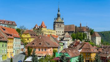 Te-ai gândit ce faci toamna aceasta? Top 5 destinații de poveste din România pe care nu le poți rata sezonul acesta