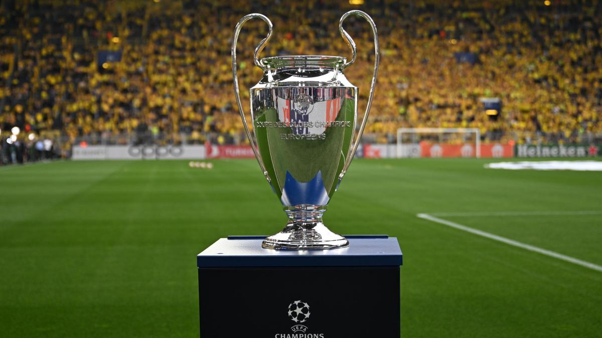 UEFA Champions League începe azi cu meciul dintre AC Milan și Liverpool. Cum s-a schimbat formatul