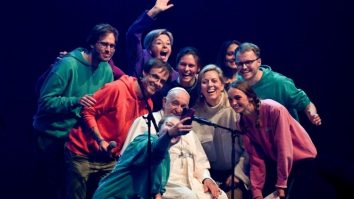 Papa Francisc face o vizită surpriză la un festival al catolicilor din Bruxelles