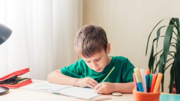 De ce copilul fuge de teme? Gabriela Maalouf: „Momentan acestea se folosesc ca metodă de pedeapsă și recompensă”