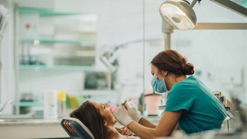 Un set nou de „pearly whites” te poate duce la 35.000 de euro. Laurențiu Dorobanțu: „Au apărut tehnologii foarte noi, cum ar fi laserul dental”