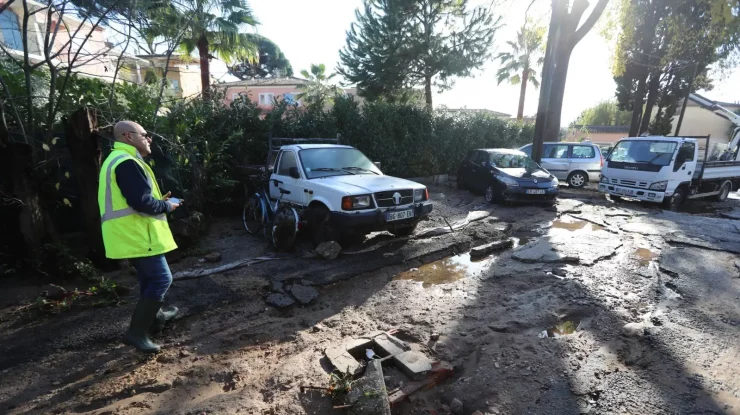 Inundațiile au ajuns și la Cannes. Străzile s-au transformat în râuri din cauza ploii torențiale