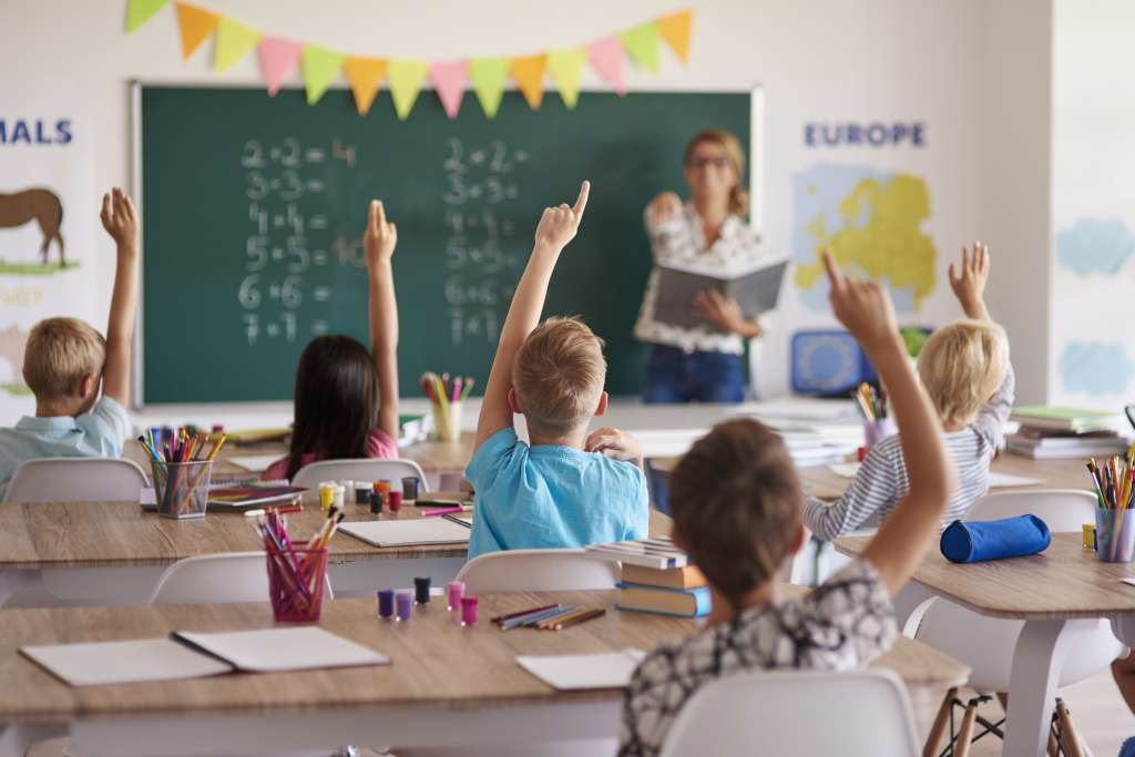 Relația dintre elev și profesor ajută la creșterea încrederii. Profesor: „Aceștia trebuie să vadă că inclusiv cadrele didactice pot face greșeli”