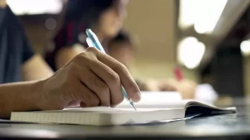 Ministerul Educației pune în dezbatere publică planurile cadru pentru liceu