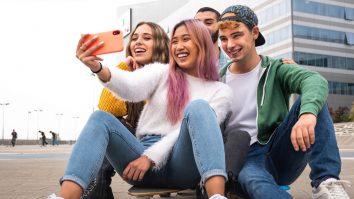 STUDIU. Generația Z are ideologii diferite de generațiile anterioare. Cât de diferită este viziunea tinerilor