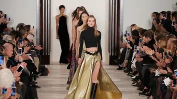 New York Fashion Week aduce stilul în garderoba ta. Cu ce ținute noi au venit Ralph Lauren și Tommy Hilfiger
