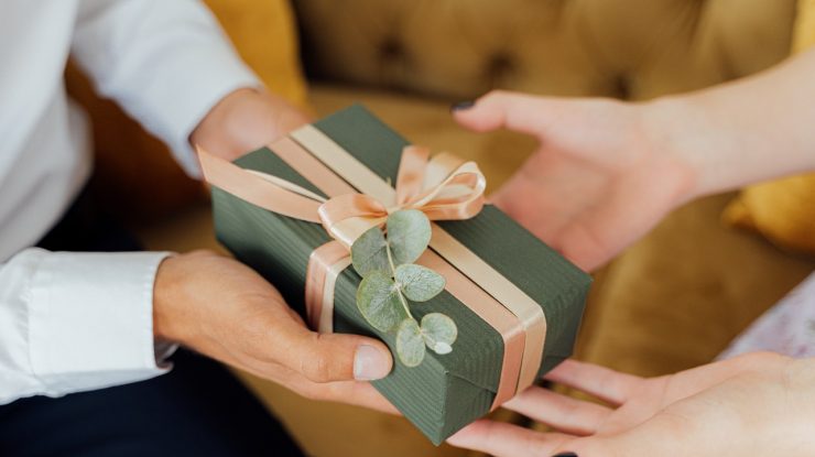 Pe cine inviți la nuntă? Generația Z este dispusă să plătească mai mult pentru cadouri decât generațiile mai în vârstă