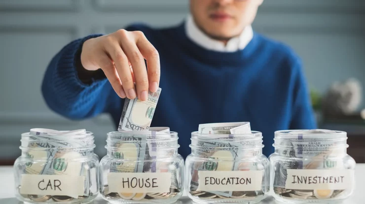 Cei din Generația Z vor să trăiască pe lux și opulență. Tinerii folosesc softuri cu A.I. – ca ChatGPT – înainte de a lua o decizie financiară