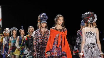 Mergi la un eveniment și nu știi ce să porți? Cum să nu fi overdressed sau underdressed atunci când mergi la o petrecere