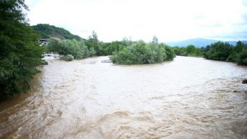 Hidrologii au emis o avertizare Cod portocaliu de inundaţii pe mai multe râuri din Moldova şi Transilvania