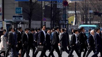 Firma care demisionează pentru tine. Tot mai mulți japonezi aleg să comunice șefului demisia prin intermediari