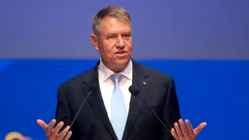 Îl salvează Ciolacu pe Iohannis? Președintele încearcă să rămână în cărți, convingându-i pe liberali să modifice legea doar pentru el