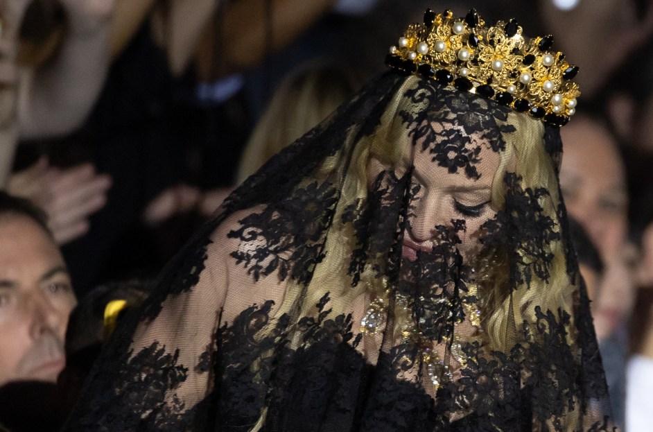 Madonna primește ovații la prezentarea Dolce & Gabbana