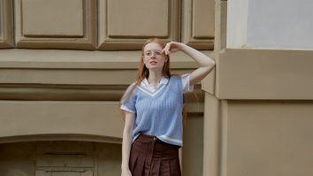 Cum te îmbraci în prima zi de școală? Verifică dress code-ul! Poți opta pentru clean girl aesthetic